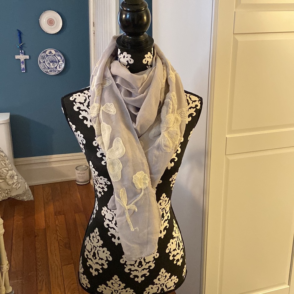 3/$25🛍 Bazzaara New York Scarf